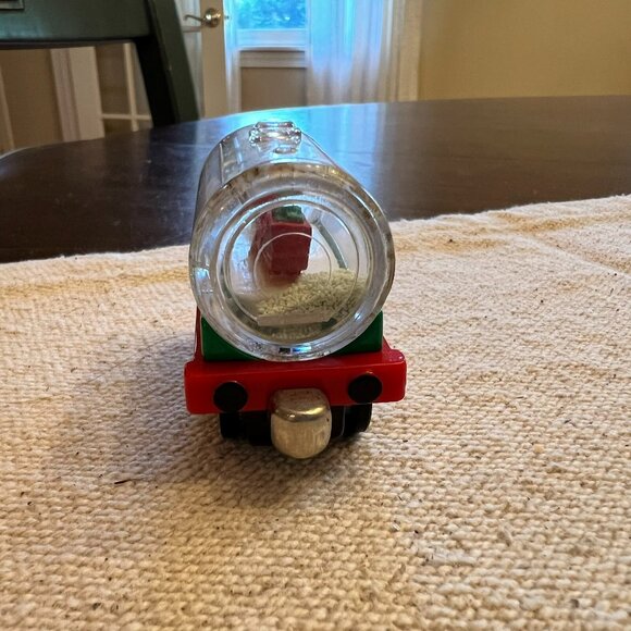 2004 Thomas Take Along Snow Globe Happy Holidays Christmas Tanker Train Car - Picture 3 of 9